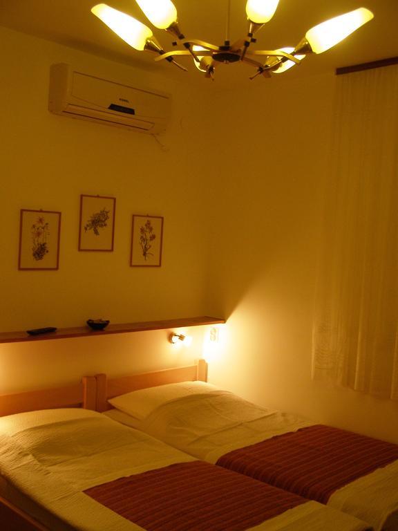 Apartments Dunoti Krk Town Quarto foto